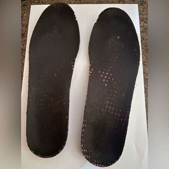 VIONIC | Black and Pink Sneakers with Sporty Design | SIZE 7.5 - Picture 11 of 12